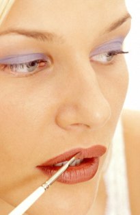 Learn How To Apply Make Up To Highlight Your Features!