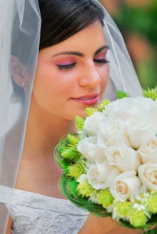 Want To Look Amazing On Your Wedding Day? Follow Wedding Make Up Tips And Advices!