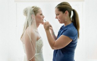 Eagerly Waiting For Your Wedding? Plan Your Day With Bridal Make Up Tips!