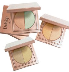 Make Your Eyes Sparkle With A Contrasting Eye Shadow!