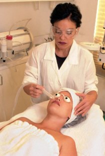 Bring Back Your Beautiful And Youthful Looking Skin With Microdermabrasion