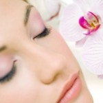 Pale Skin Makeup Tips to Use This Fall