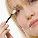 How to Put on Eyeshadow to Make Yourself Stand Out