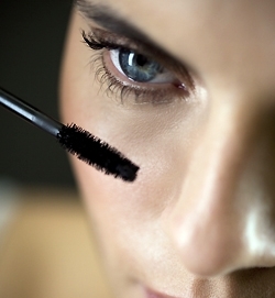 makeup-for-contact-lenses-1