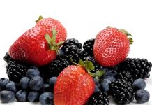 The Top Natural Anti-Aging Products for Ageless Skin berries