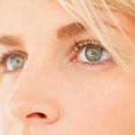 pros and cons of using colored contact lens