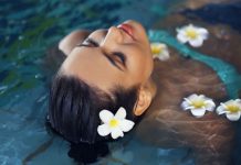 7 Things To Include In Your Bath Water For Shiny Skin 7 Things To Include In Your Bath Water For Shiny Skin